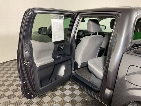 Used 2022 Toyota Tacoma SR AWD/4WD image 29