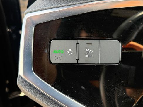 Used 2020 Audi Q3 2.0T Prestige AWD/4WD image 22