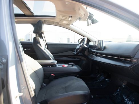 Used 2023 Nissan Ariya AWD image 13