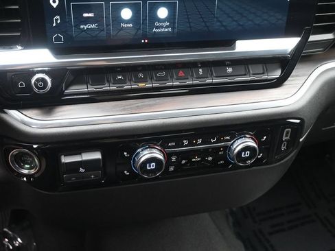 Used 2025 GMC Sierra 1500 SLT AWD/4WD image 19