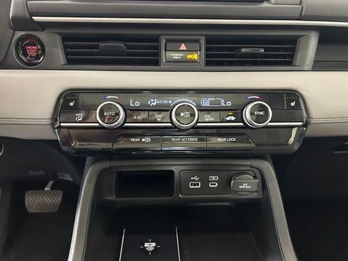 Used 2023 Honda Pilot Touring image 21