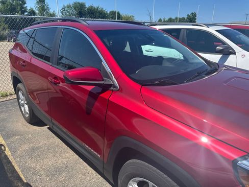 Used 2022 GMC Terrain SLE w/ Driver Convenience Package AWD/4WD image 7
