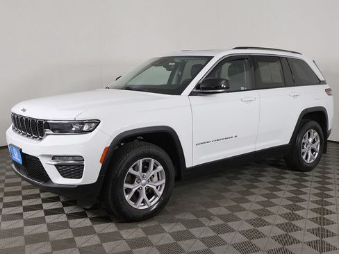 Used 2022 Jeep Grand Cherokee Limited AWD/4WD image 11