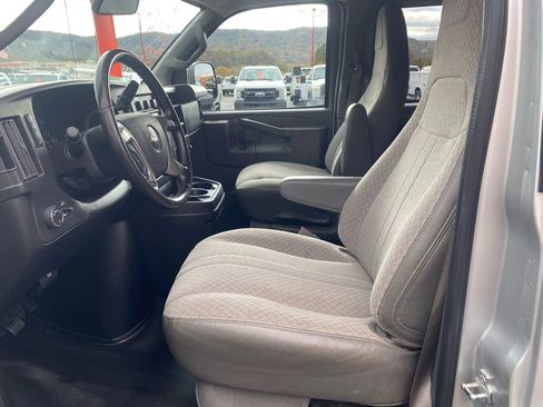 Used 2017 Chevrolet Express 3500 LT w/ LT Preferred Equipment Group image 9