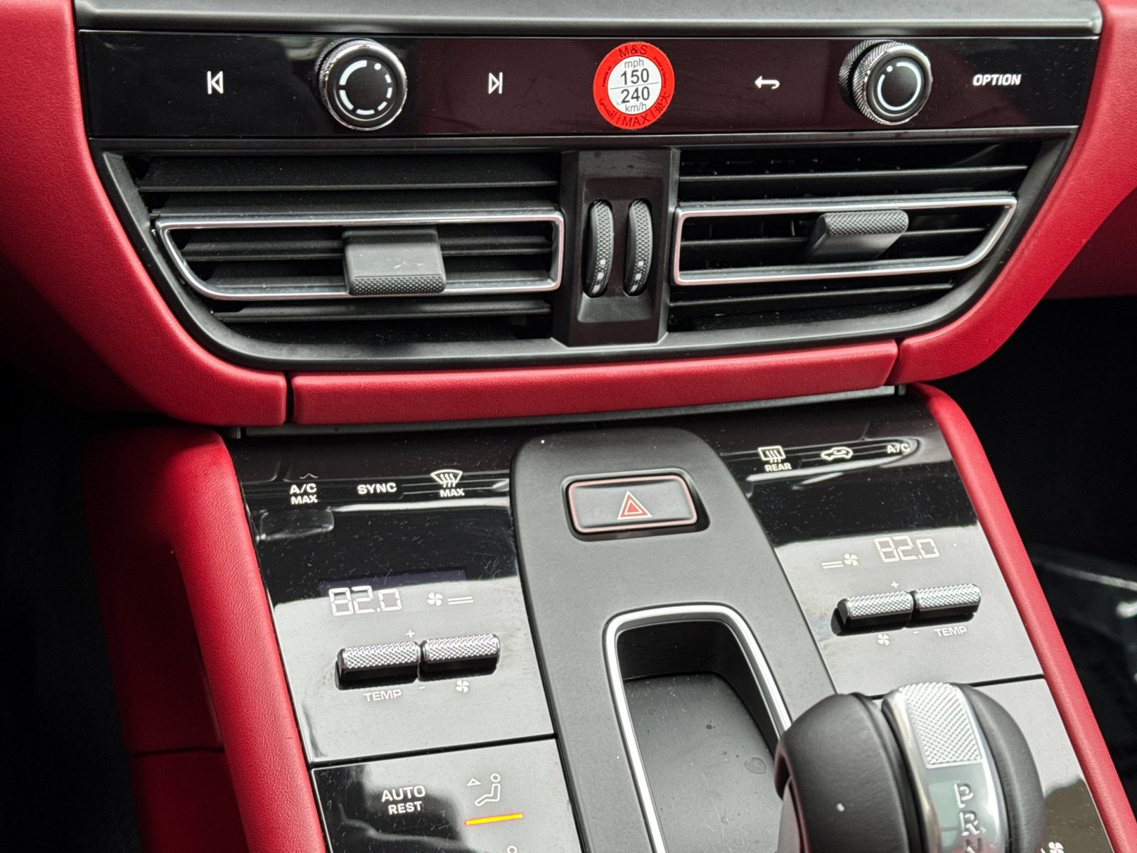 Certified 2025 Porsche Macan AWD/4WD image 25