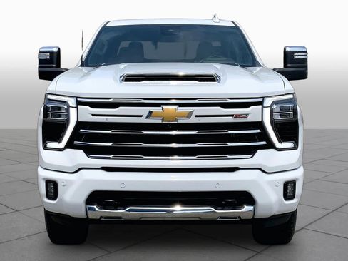 Used 2024 Chevrolet Silverado 2500 LTZ w/ LTZ Plus Package AWD/4WD image 3