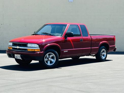 Used 2002 Chevrolet S10 Pickup LS w/ LS Preferred Equipment Group RWD image 4