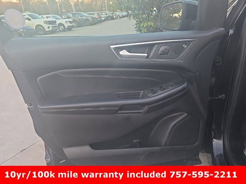 Used 2022 Ford Edge Titanium image 12