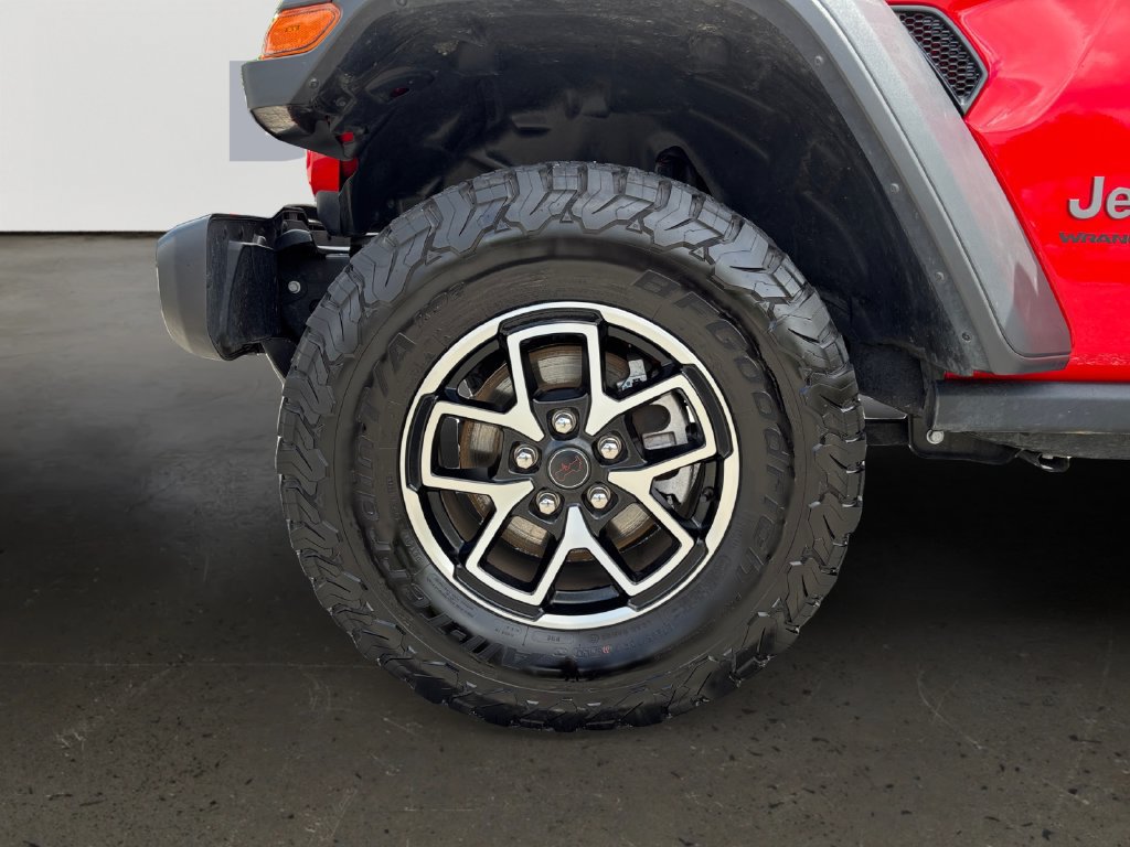 Used 2025 Jeep Wrangler Unlimited Rubicon w/ Convenience Group AWD/4WD image 10