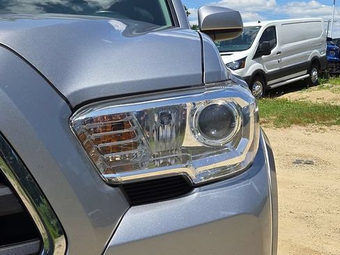 Used 2019 Toyota Tacoma SR5 AWD/4WD image 26