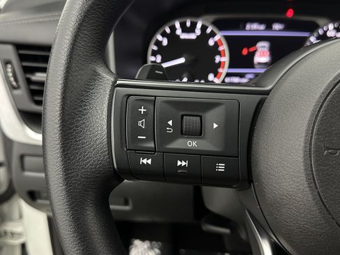 Used 2024 Nissan Rogue S AWD/4WD image 23