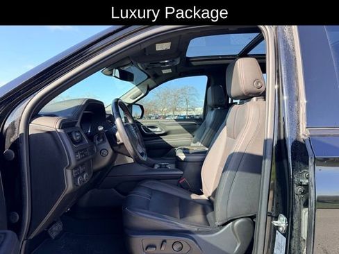 Used 2022 Chevrolet Suburban RST w/ Luxury Package image 8