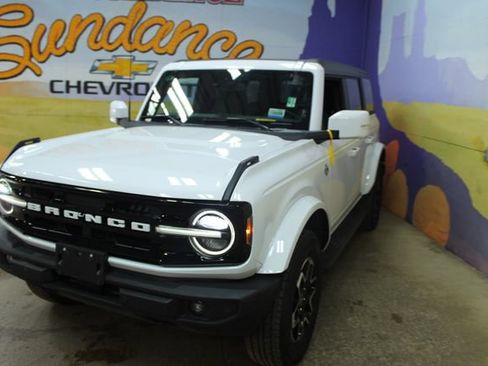 Used 2023 Ford Bronco Outer Banks AWD/4WD image 4