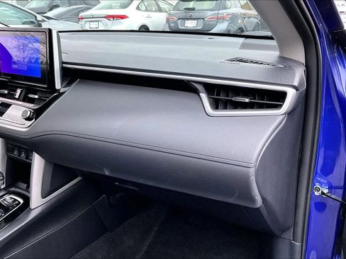 Certified 2024 Toyota Corolla Cross XLE image 17