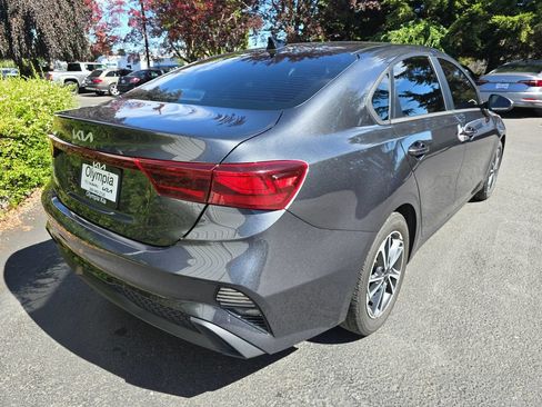 Used 2022 Kia Forte LXS FWD image 4