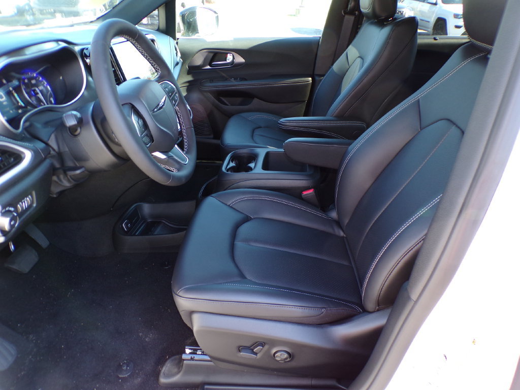 New 2026 Chrysler Pacifica Select FWD image 9