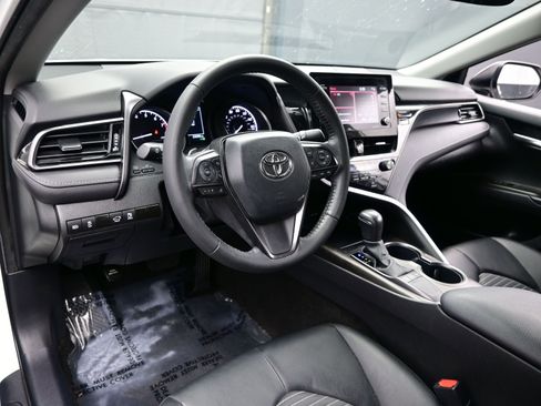 Used 2023 Toyota Camry SE w/ Convenience Package image 13