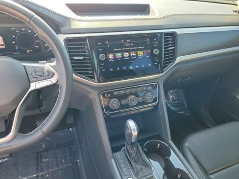Certified 2023 Volkswagen Atlas SE w/ Black Wheel Package FWD image 25