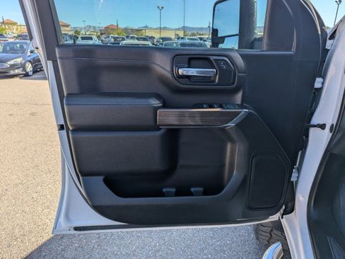 Used 2022 Chevrolet Silverado 2500 LT w/ Texas Edition AWD/4WD image 9