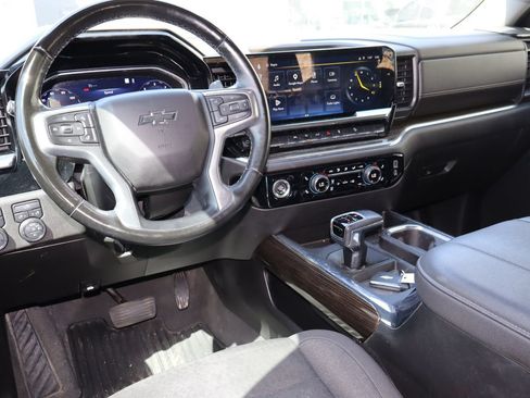 Used 2023 Chevrolet Silverado 1500 RST w/ Z71 Off-Road Package AWD/4WD image 4