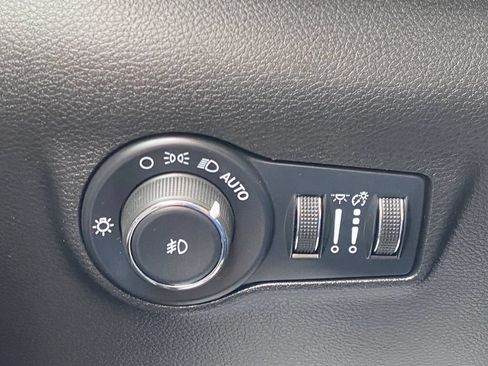 Used 2024 Jeep Compass Latitude AWD/4WD image 25