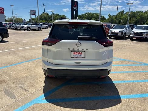 Used 2025 Nissan Rogue SV image 6