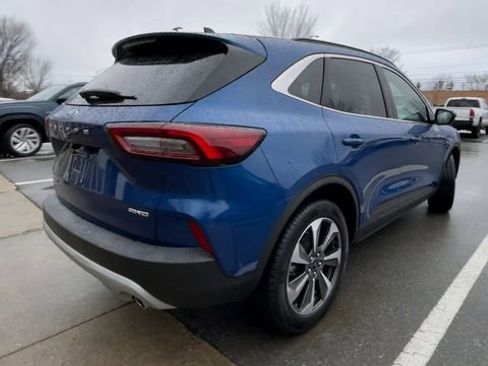 Used 2023 Ford Escape Platinum w/ Premium Technology Package image 2