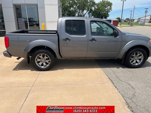 Used 2021 Nissan Frontier SV RWD image 7