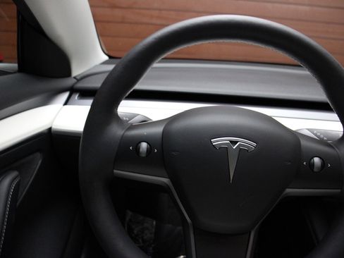 Used 2022 Tesla Model 3 image 13