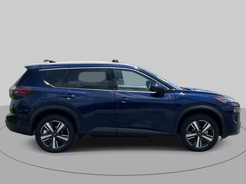 Used 2025 Nissan Rogue SL FWD image 2