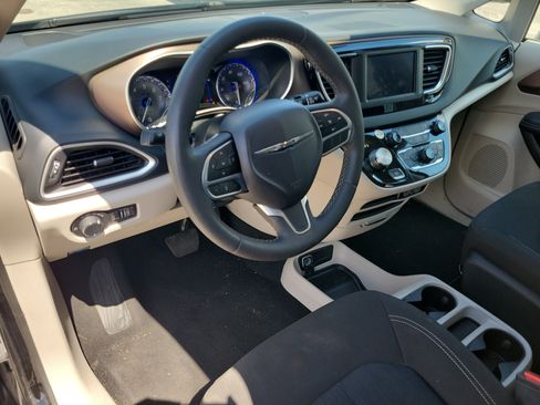 Used 2023 Chrysler Voyager LX FWD image 12
