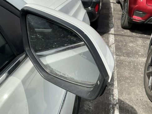 Used 2025 Volkswagen Atlas Cross Sport SE image 21