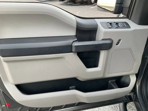 Used 2017 Ford F150 XL w/ Equipment Group 101A Mid image 6