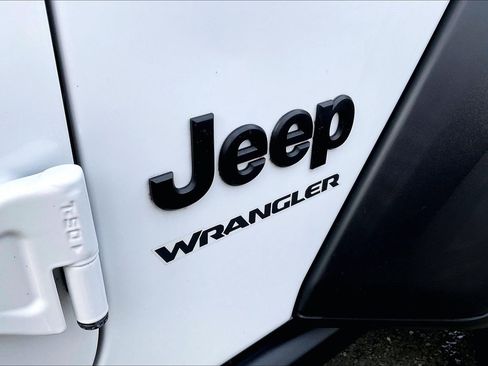 Certified 2022 Jeep Wrangler Willys image 29