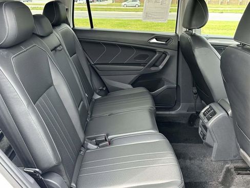 Used 2024 Volkswagen Tiguan SE image 11