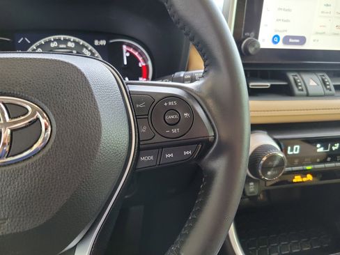 Used 2023 Toyota RAV4 XLE Premium image 18