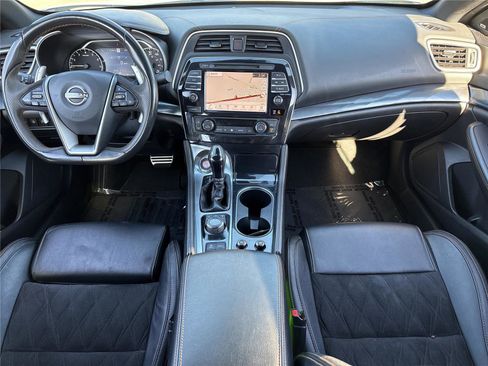 Used 2023 Nissan Maxima SR w/ Sport Mat Group FWD image 2