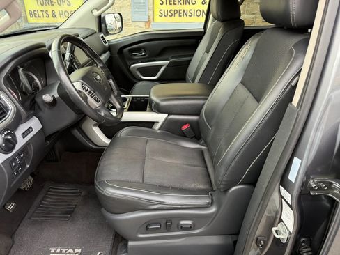 Used 2019 Nissan Titan PRO-4X image 40