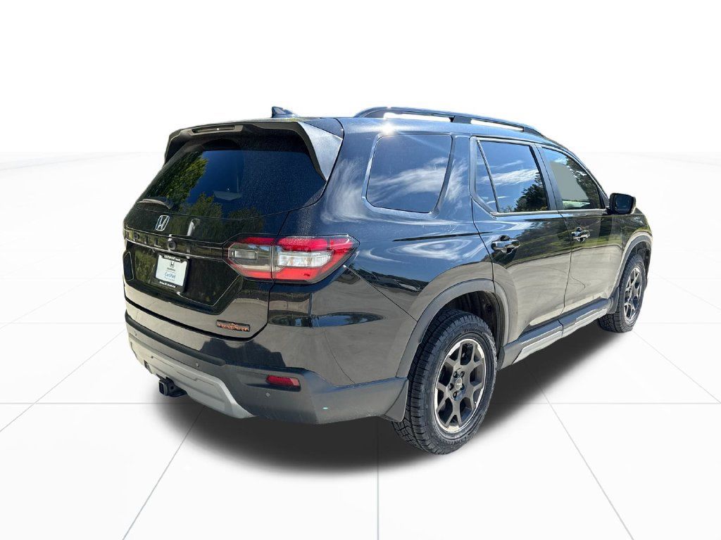 Certified 2025 Honda Pilot TrailSport image 9