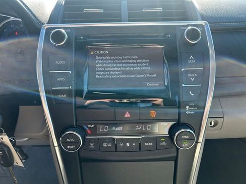 Used 2015 Toyota Camry LE image 27