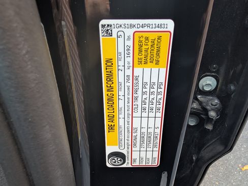 Used 2023 GMC Yukon SLT w/ SLT Luxury Package image 41