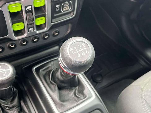 Used 2018 Jeep Wrangler Unlimited Sport S AWD/4WD image 31