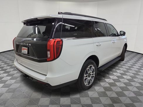 Used 2025 Ford Expedition Active AWD/4WD image 4