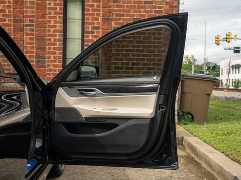 Used 2019 BMW 740i w/ Executive Package RWD image 43