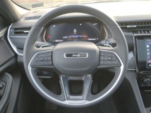 Used 2023 Jeep Grand Cherokee Altitude AWD/4WD image 18