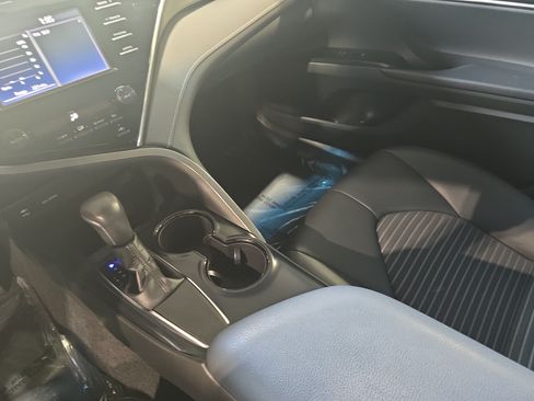 Used 2018 Toyota Camry SE w/ Moonroof Package FWD image 23