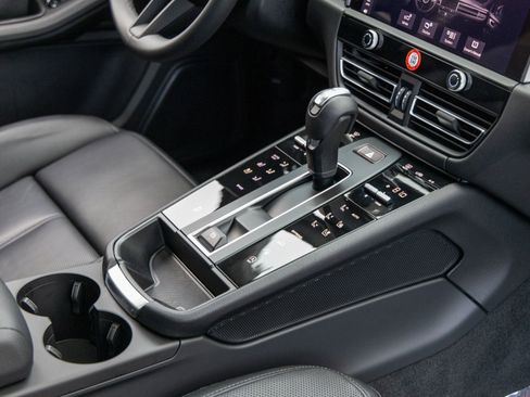 Certified 2025 Porsche Macan image 51