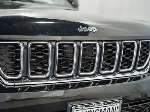 Certified 2023 Jeep Grand Cherokee Laredo w/ Luxury Tech Group I AWD/4WD image 12