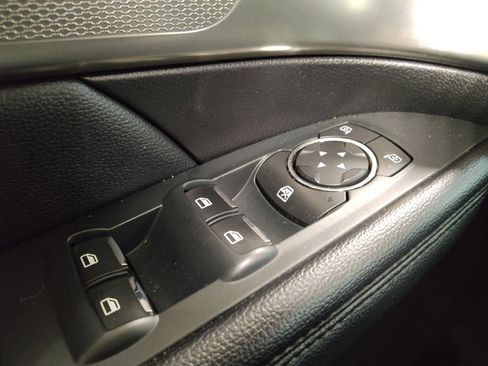 Used 2018 Ford Explorer XLT w/ Equipment Group 201A FWD image 27