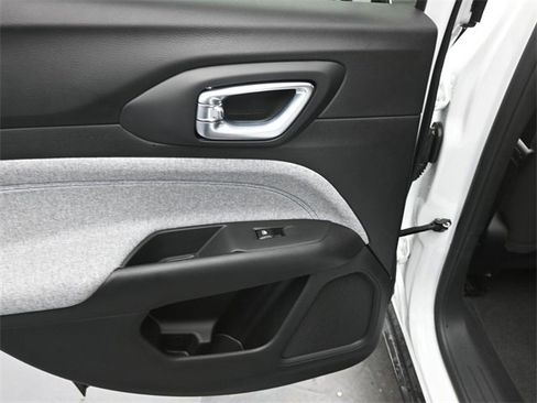 Used 2025 Jeep Compass Sport w/ Mopar Graphics Package image 21